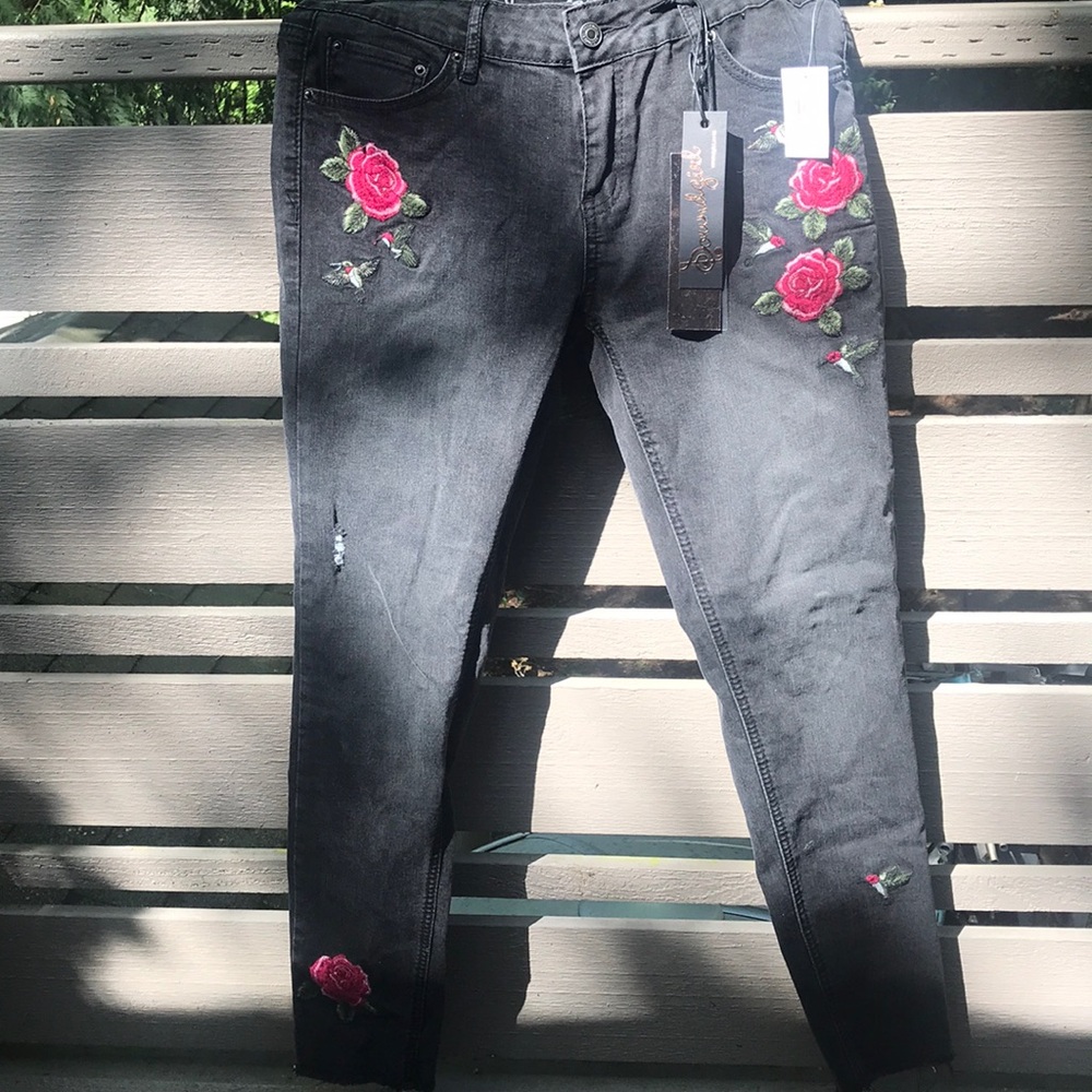High-waisted appliqué Jeans